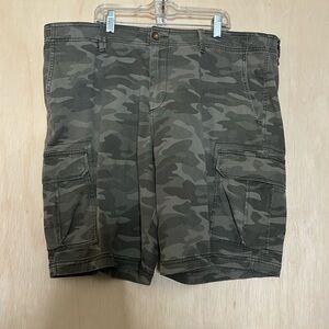 George brand camo cargo shorts. Waist 40